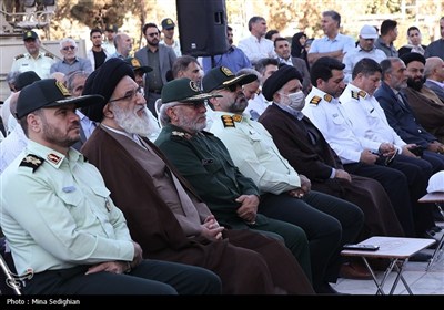 آئین میهمانی لاله‌ها در امامزاده محمد (ع) کرج