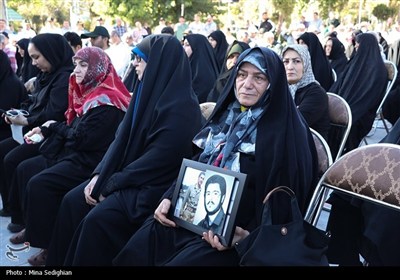 آئین میهمانی لاله‌ها در امامزاده محمد (ع) کرج