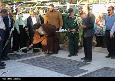 آئین میهمانی لاله‌ها در امامزاده محمد (ع) کرج