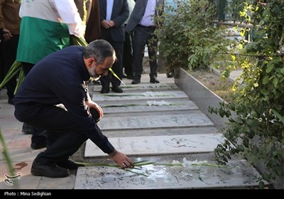 آئین میهمانی لاله‌ها در امامزاده محمد (ع) کرج