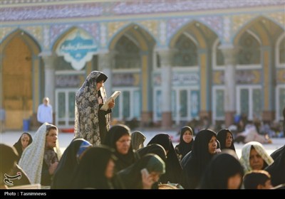 زمزمه ندبه انتظار در مسجد جمکران