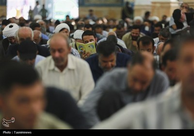 زمزمه ندبه انتظار در مسجد جمکران