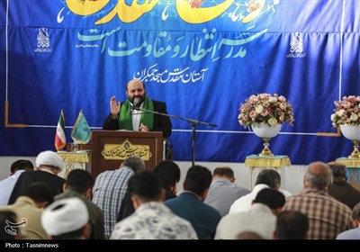 زمزمه ندبه انتظار در مسجد جمکران