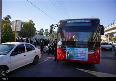 تجدید میثاق خادمان حرم شاهچراغ (ع) با شهدا در روز مهمانی لاله‌ها