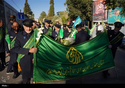 تجدید میثاق خادمان حرم شاهچراغ (ع) با شهدا در روز مهمانی لاله‌ها