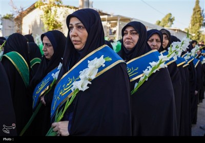 تجدید میثاق خادمان حرم شاهچراغ (ع) با شهدا در روز مهمانی لاله‌ها