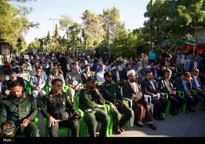 تجدید میثاق خادمان حرم شاهچراغ (ع) با شهدا در روز مهمانی لاله‌ها