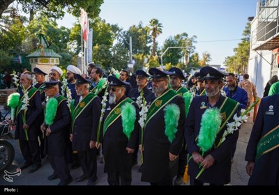 تجدید میثاق خادمان حرم شاهچراغ (ع) با شهدا در روز مهمانی لاله‌ها