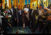 تجدید میثاق خادمان حرم شاهچراغ (ع) با شهدا در روز مهمانی لاله‌ها