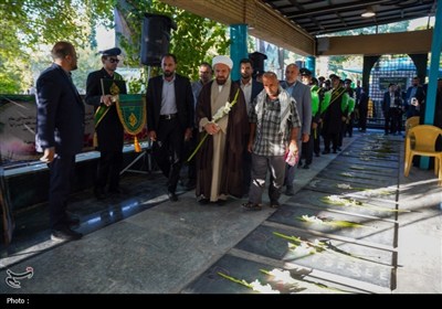 تجدید میثاق خادمان حرم شاهچراغ (ع) با شهدا در روز مهمانی لاله‌ها