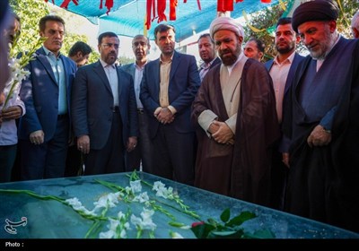 تجدید میثاق خادمان حرم شاهچراغ (ع) با شهدا در روز مهمانی لاله‌ها