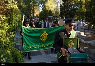 تجدید میثاق خادمان حرم شاهچراغ (ع) با شهدا در روز مهمانی لاله‌ها