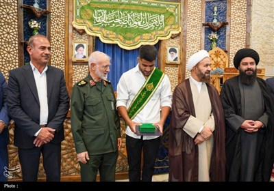قهرمان کشتی جهان، خادم افتخاری حرم مطهر حضرت شاهچراغ (ع) شد