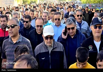 پیاده روی خانوادگی در یاسوج