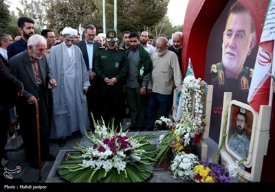 اولین سالروز شهادت شهید حسن نصرالله و شهید نیلفروشان در گلستان شهدای اصفهان
