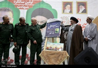 اولین سالروز شهادت شهید حسن نصرالله و شهید نیلفروشان در گلستان شهدای اصفهان