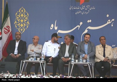 مراسم رژه خودروهای عملیاتی و امدادی سازمان آتش‌نشانی و خدمات ایمنی شهرداری اصفهان