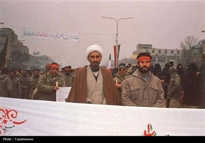 از راست: محمدصفري (فرمانده گردان) - حاج آقا فاضلي مسئول بنياد شهيد بجنورد شهيد مرتضي نظم بجنوردي- گردان رسول الله – قبل از اعزام – مشهد مقدس 