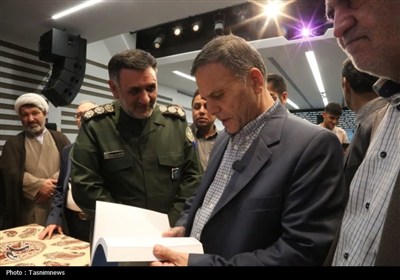 بازدید استاندار زنجان از موزه دفاع مقدس
