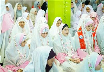 جشن شکوفه‌ها در مدارس فارس با اقامه نماز جماعت