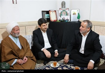 دیدار وزیر ارتباطات و فناوری اطلاعات با خانواده گرانقدر سرلشکر شهید کاظمی