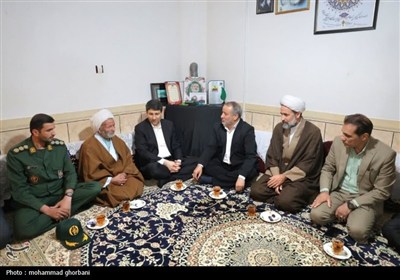 دیدار وزیر ارتباطات و فناوری اطلاعات با خانواده گرانقدر سرلشکر شهید کاظمی