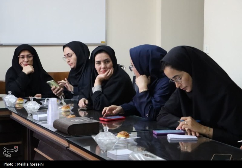 نشست خبری مدیرکل بهزیستی با اصحاب رسانه استان مرکزی- عکس صفح ...