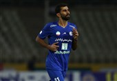 بازیکن استقلال خوزستان بعد از پرتاب ناموفق اوت منجنیقی: پایم به میله آهنی کنار زمین خورد + فیلم