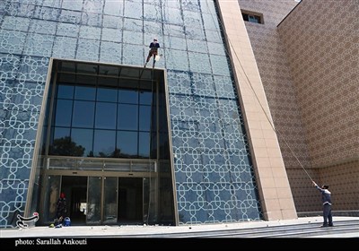 وقتی زمین دور می‌شود؛ روایت کارگرانی که آسمان محل کارشان است