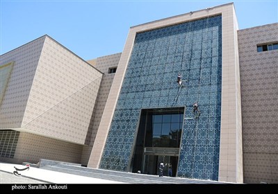 وقتی زمین دور می‌شود؛ روایت کارگرانی که آسمان محل کارشان است