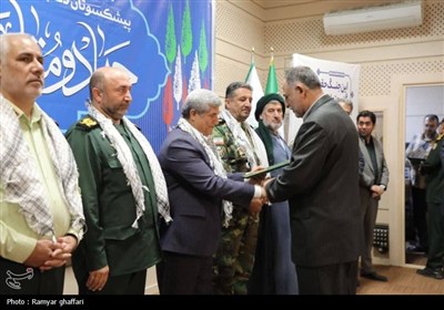 آیین تجلیل از پیشکسوتان دفاع‌مقدس کردستان