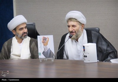 رونمایی از دو کتاب حوزوی در محیط‌های ورزشی