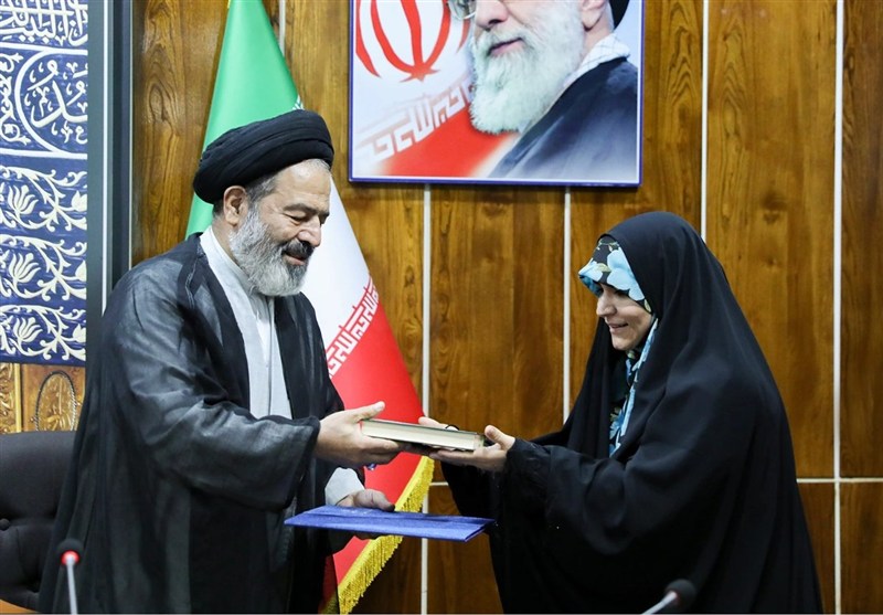 تقدیر سرپرست حجاج ایرانی از «سحر امامی» مجری شبکه خبر با تشرف به سرزمین وحی