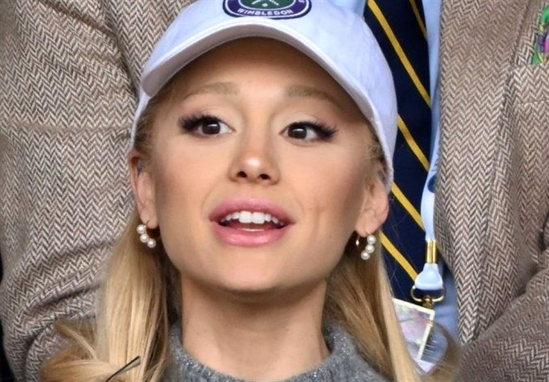 آریانا گرانده خواننده مشهور امریکایی علیه ترامپ