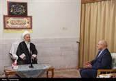 آیت‌الله مکارم‌شیرازی: برخی از بانک‌ها موجب افزایش تورم و فشار بر مردم شده‌اند