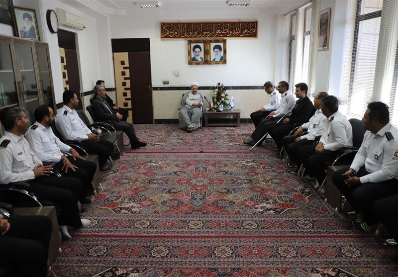 دیدار جمعی از آتش‌نشانان با نماینده ولی‌فقیه در سیستان و بلوچستان