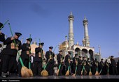 آیین‌ جاروکشی حرم اخت‌الرضا(س) با حضور خادمان آستان قدس رضوی+ تصویر