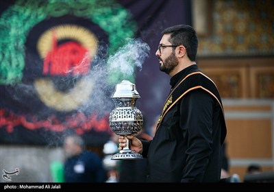 آیین تعویض پرچم گنبد حرم مطهر حضرت معصومه (س)