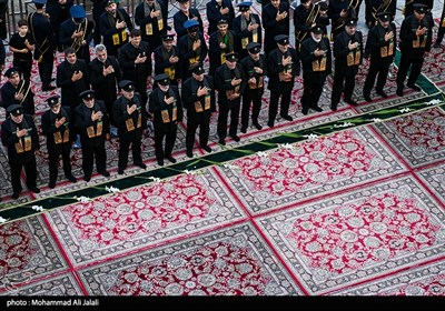 آیین تعویض پرچم گنبد حرم مطهر حضرت معصومه (س)