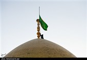 آیین تعویض پرچم گنبد حرم مطهر حضرت معصومه (س)