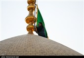 آیین تعویض پرچم گنبد حرم مطهر حضرت معصومه (س)