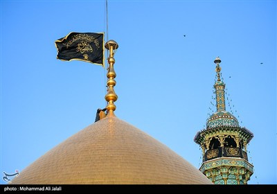 آیین تعویض پرچم گنبد حرم مطهر حضرت معصومه (س)