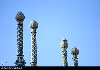 آیین تعویض پرچم گنبد حرم مطهر حضرت معصومه (س)