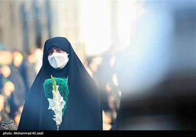 آیین تعویض پرچم گنبد حرم مطهر حضرت معصومه (س)