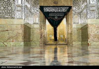 آیین تعویض پرچم گنبد حرم مطهر حضرت معصومه (س)