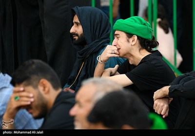 آیین تعویض پرچم گنبد حرم مطهر حضرت معصومه (س)