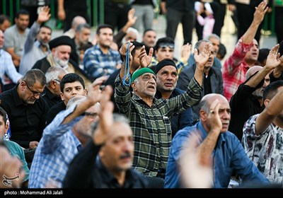 آیین تعویض پرچم گنبد حرم مطهر حضرت معصومه (س)