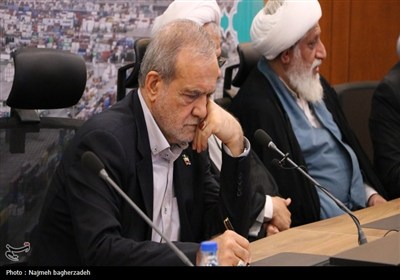 حضور رئیس‌جمهور در شورای برنامه‌ریزی و توسعه استان هرمزگان