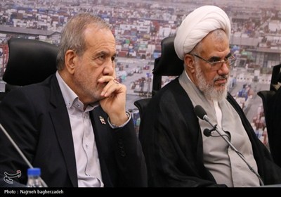 حضور رئیس‌جمهور در شورای برنامه‌ریزی و توسعه استان هرمزگان