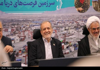 حضور رئیس‌جمهور در شورای برنامه‌ریزی و توسعه استان هرمزگان